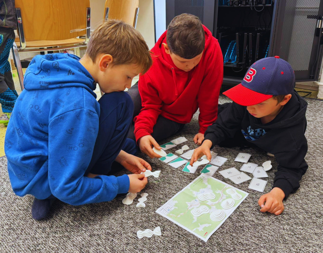 3D contour lines teaching aid for geography learning