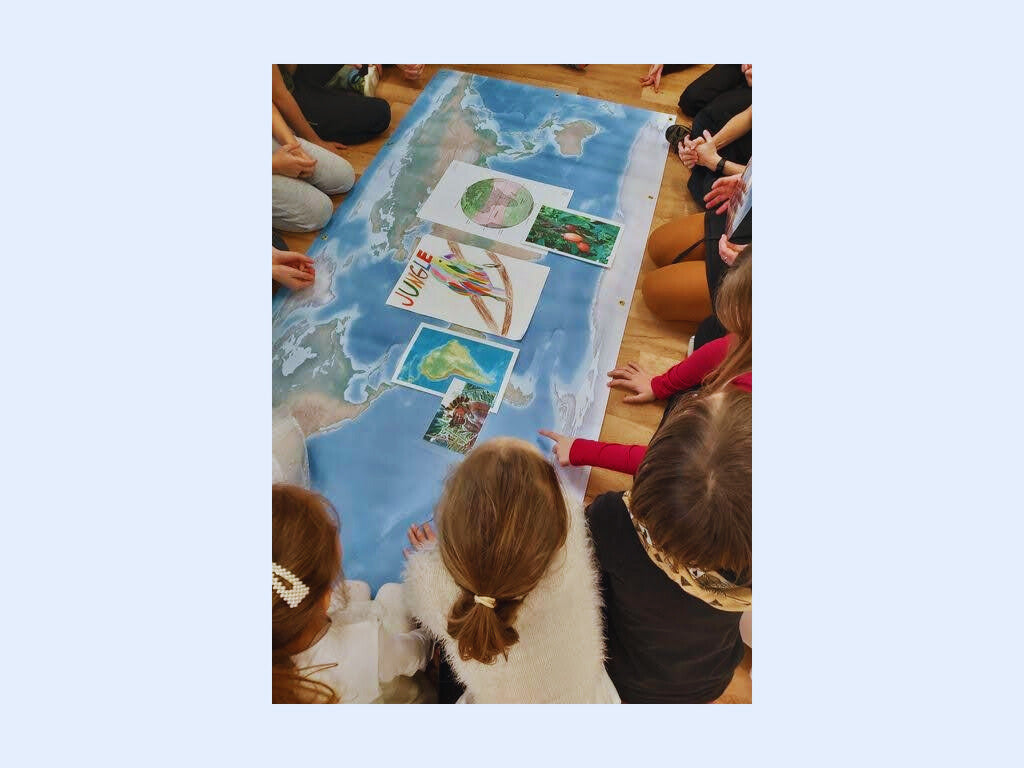 Mapuito classic world map for hands-on geography learning