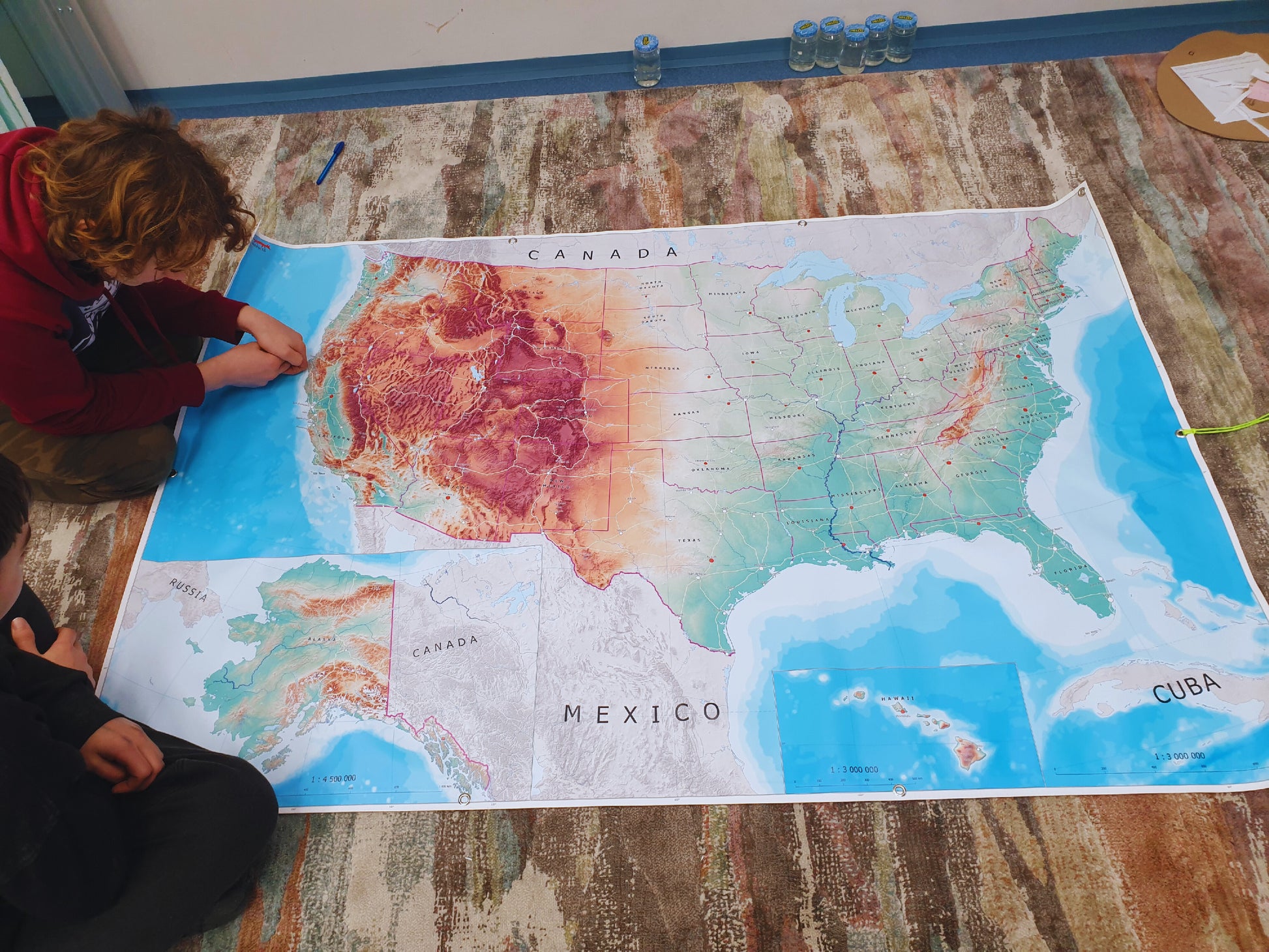 USA wall map for students in classroom